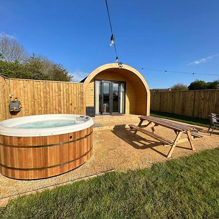 Lois' Pod With Hot Tub, Near Airport Bristol Exterior foto