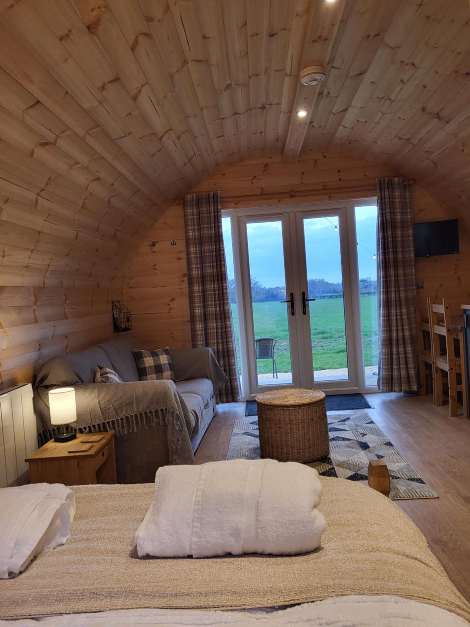 Lois' Pod With Hot Tub, Near Airport Bristol Exterior foto