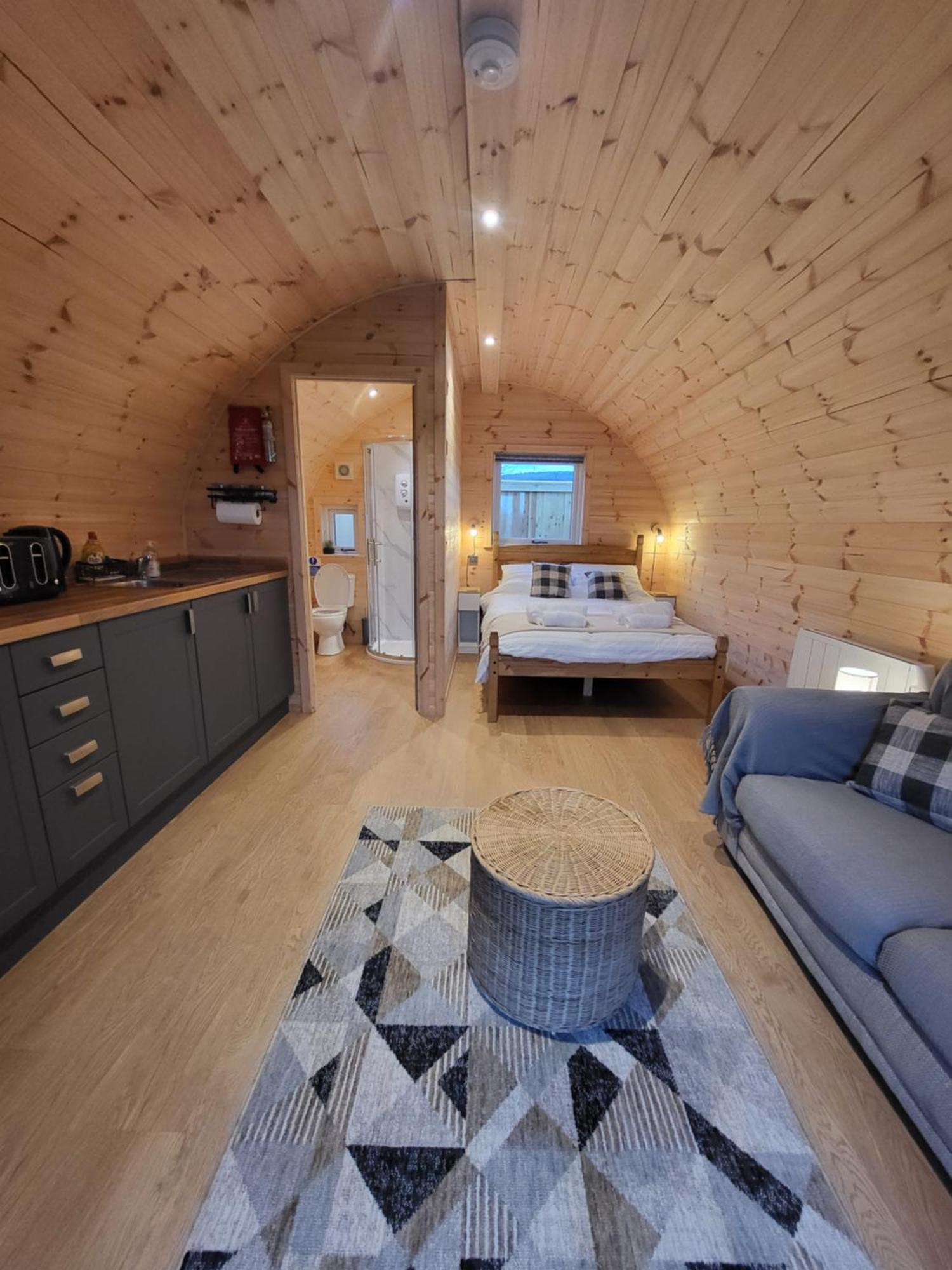 Lois' Pod With Hot Tub, Near Airport Bristol Exterior foto