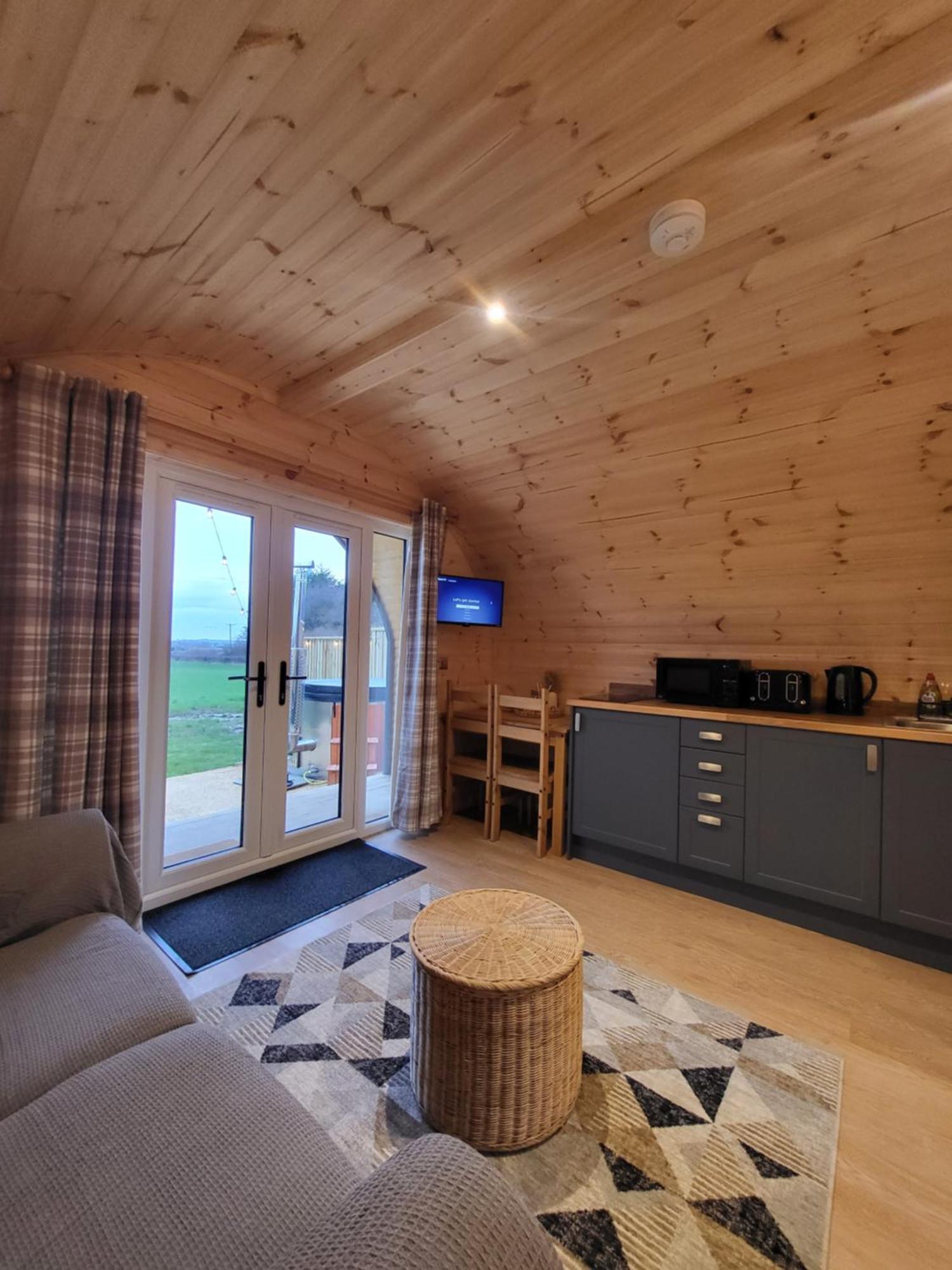 Lois' Pod With Hot Tub, Near Airport Bristol Exterior foto
