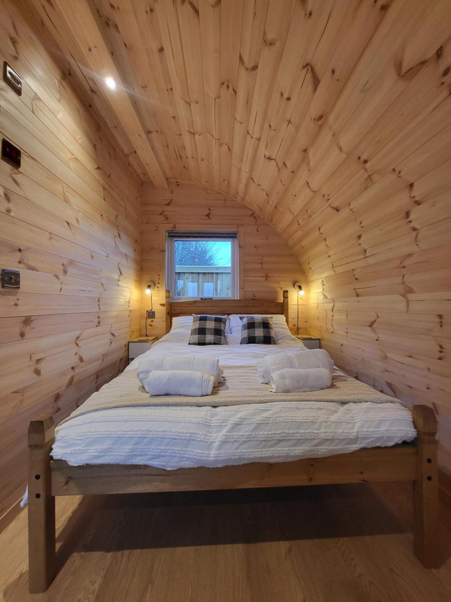 Lois' Pod With Hot Tub, Near Airport Bristol Exterior foto